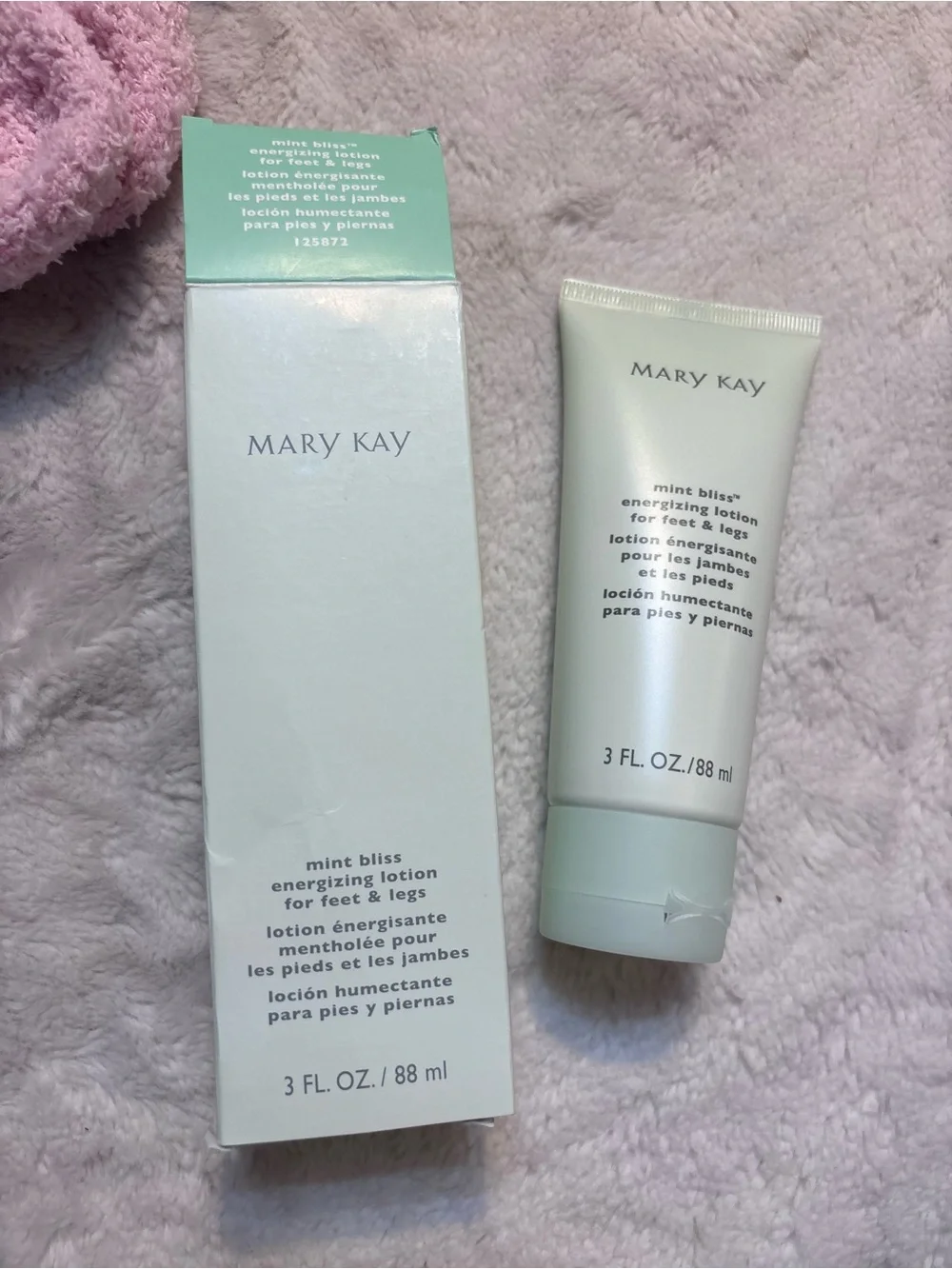 NEW Mary Kay Footsie Roll Foot Care Gift Set Lotion + Comfy Socks Mint Bliss